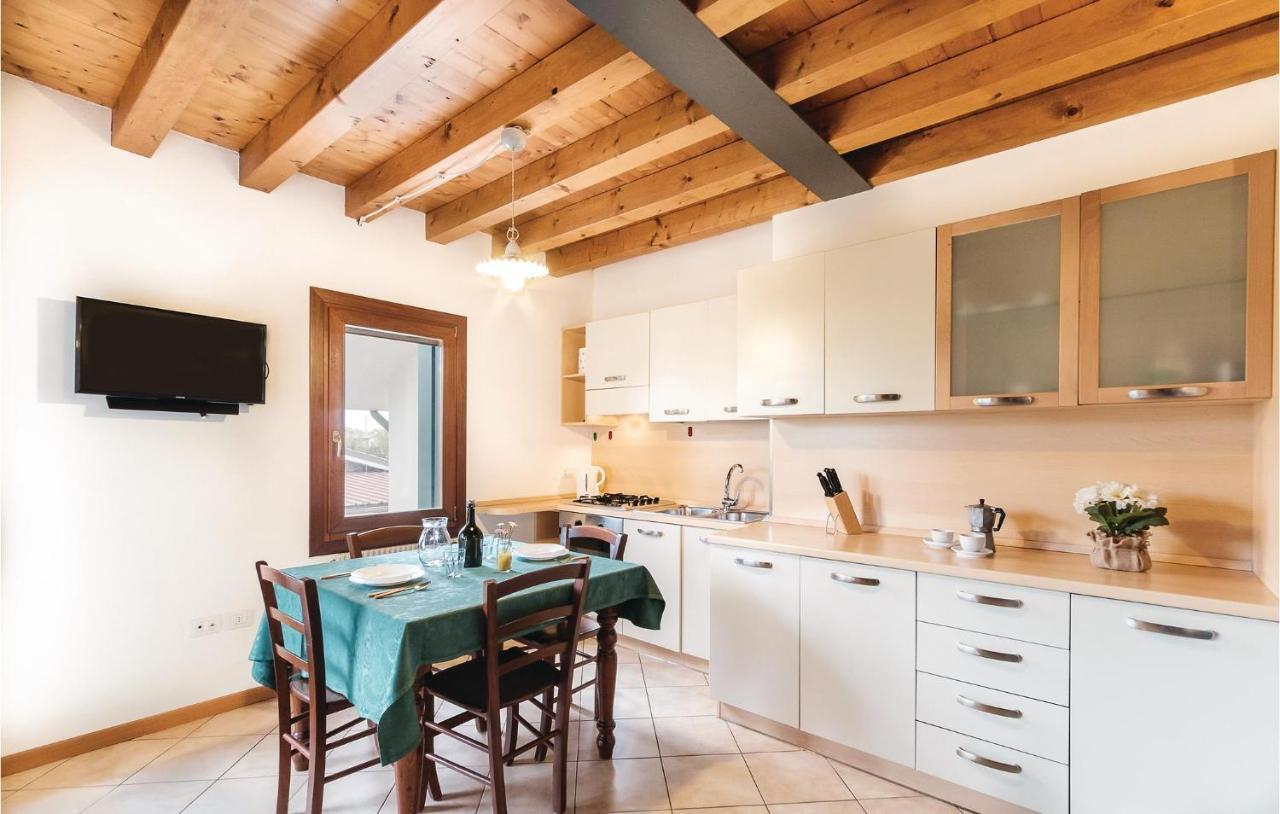 Gorgeous Apartment In Sacile -Pd- With Kitchen Exterior foto